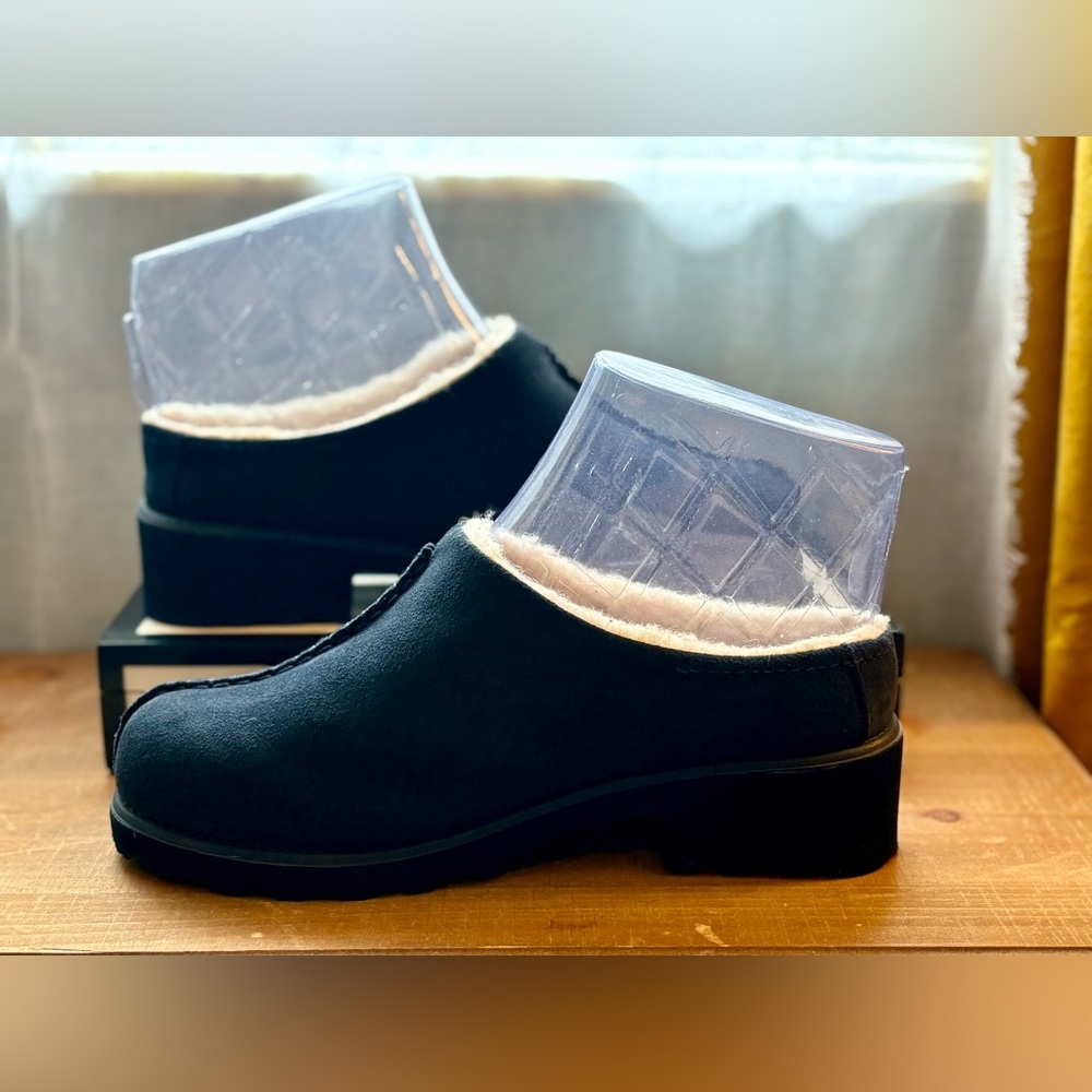 BEARPAW Emily Suede Clog w/Rain & Stain Repellent Navy - Picture 3 of 8